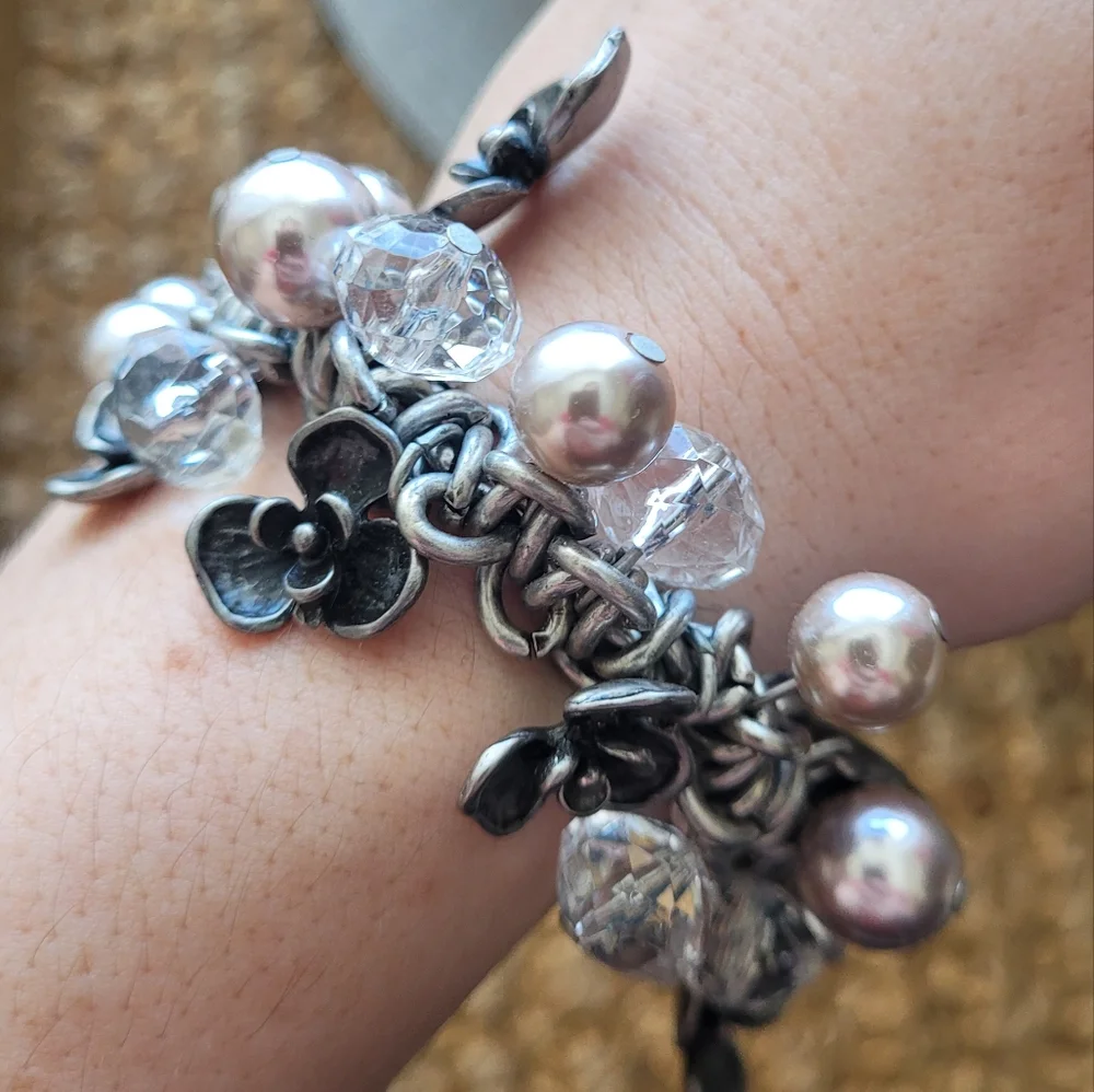 Floral charm and dusty blush pearl stretch bracelet